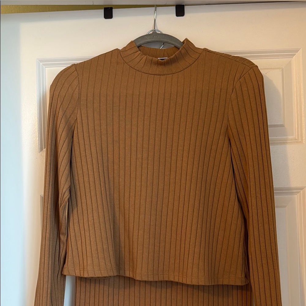 Old Navy Ribbed Two-Piece Set in Camel Brown - Picture 2 of 6